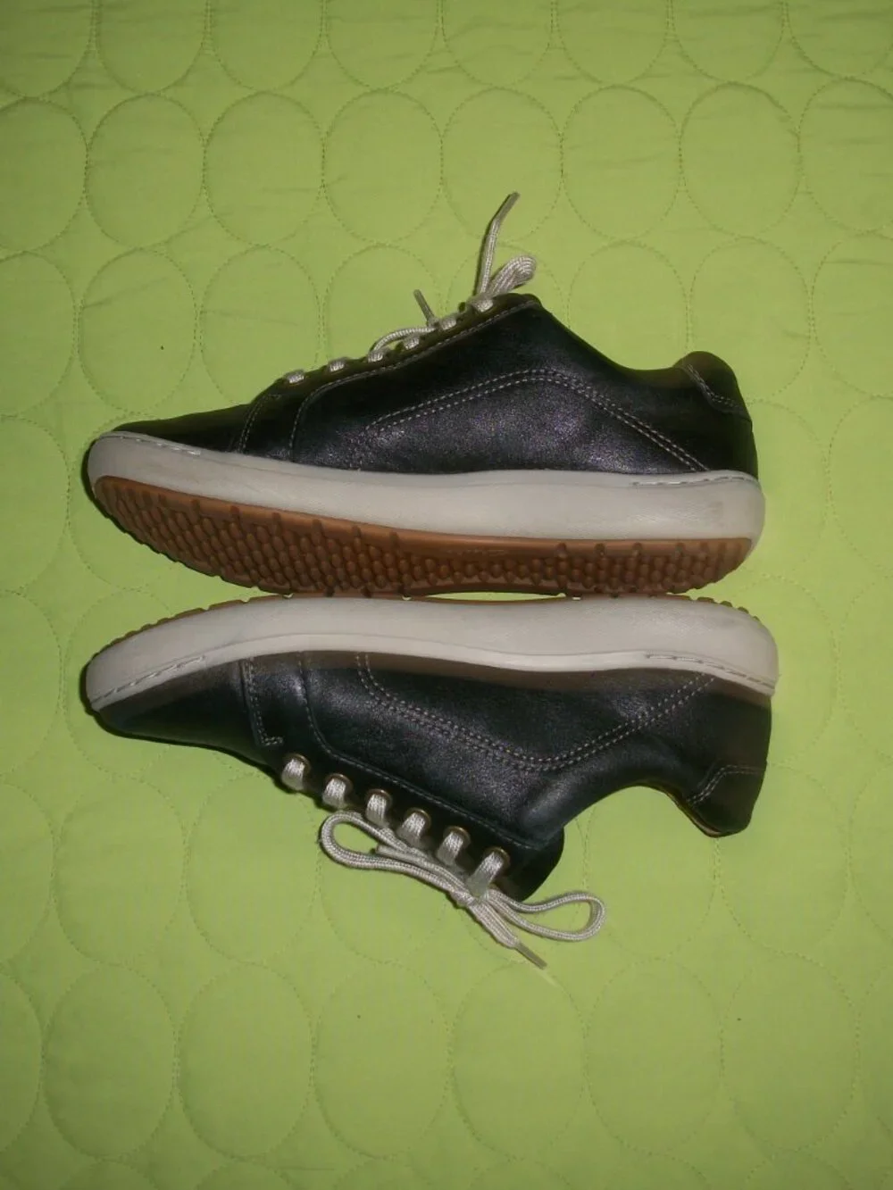 Clarks Women's Dark Blue Leather Sneakers Size 6